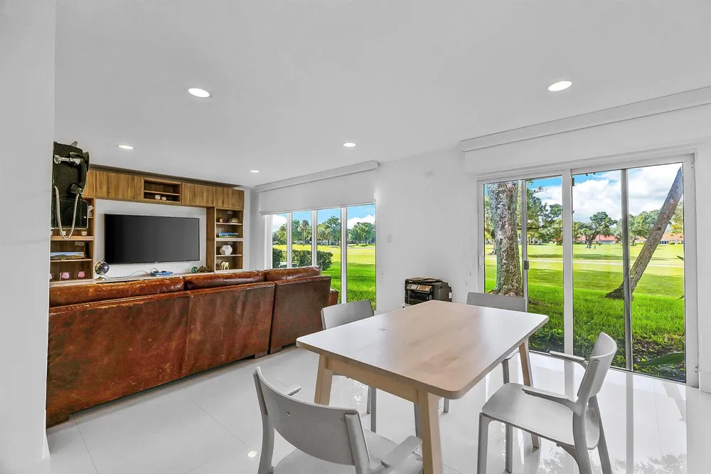 3759 Oaks Clubhouse Drive #P7 Pompano Beach, FL 33069