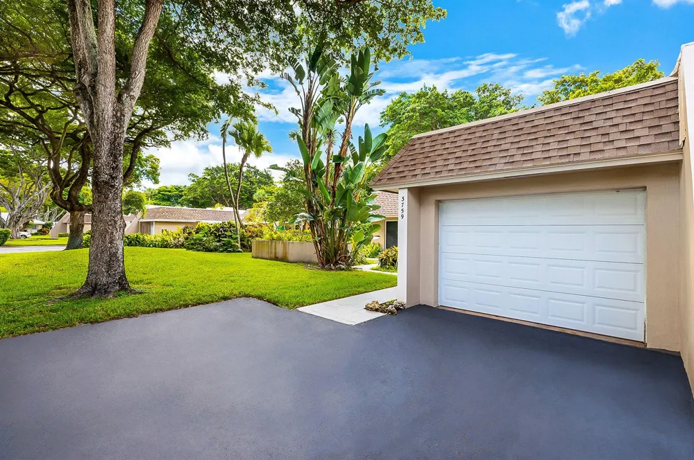 3759 Oaks Clubhouse Drive #P7 Pompano Beach, FL 33069