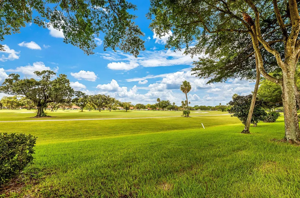 3759 Oaks Clubhouse Drive #P7 Pompano Beach, FL 33069