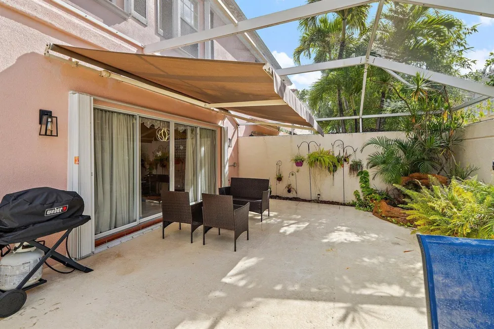 58 Tall Oaks Circle Tequesta, FL 33469