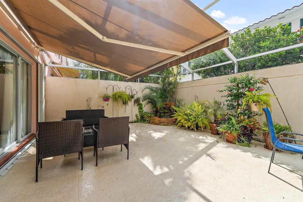 58 Tall Oaks Circle Tequesta, FL 33469