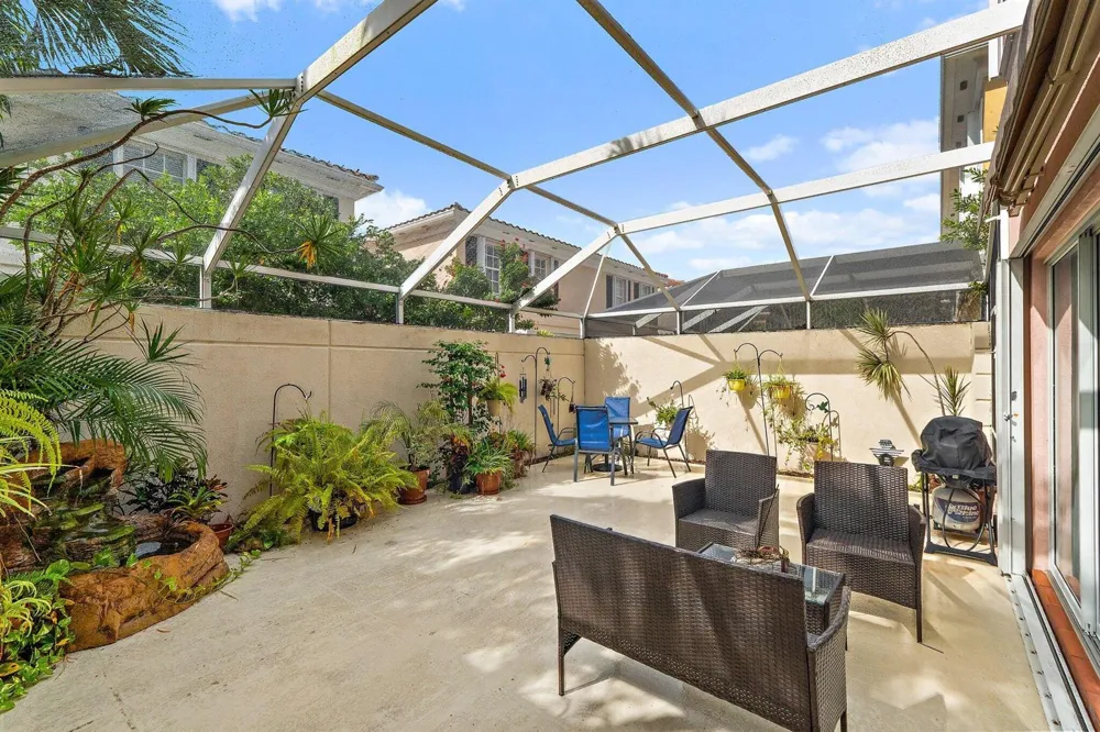 58 Tall Oaks Circle Tequesta, FL 33469