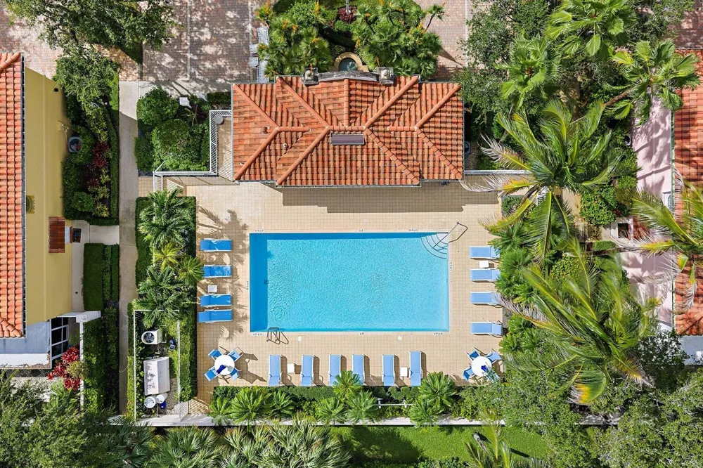 58 Tall Oaks Circle Tequesta, FL 33469