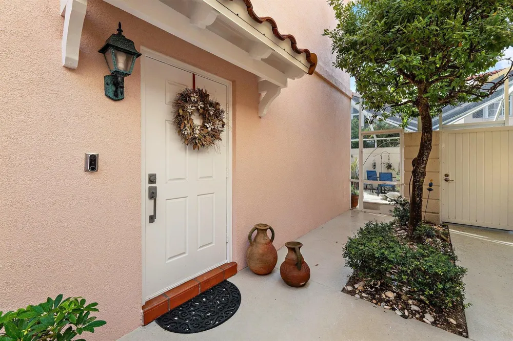 58 Tall Oaks Circle Tequesta, FL 33469