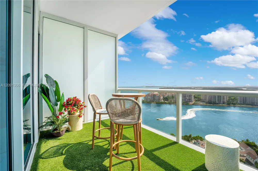 100 S Pointe Dr #2403 Miami Beach, FL 33139