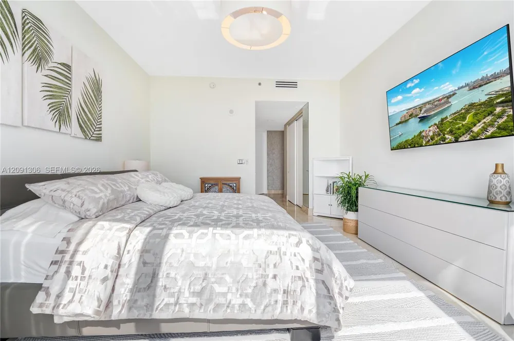100 S Pointe Dr #2403 Miami Beach, FL 33139