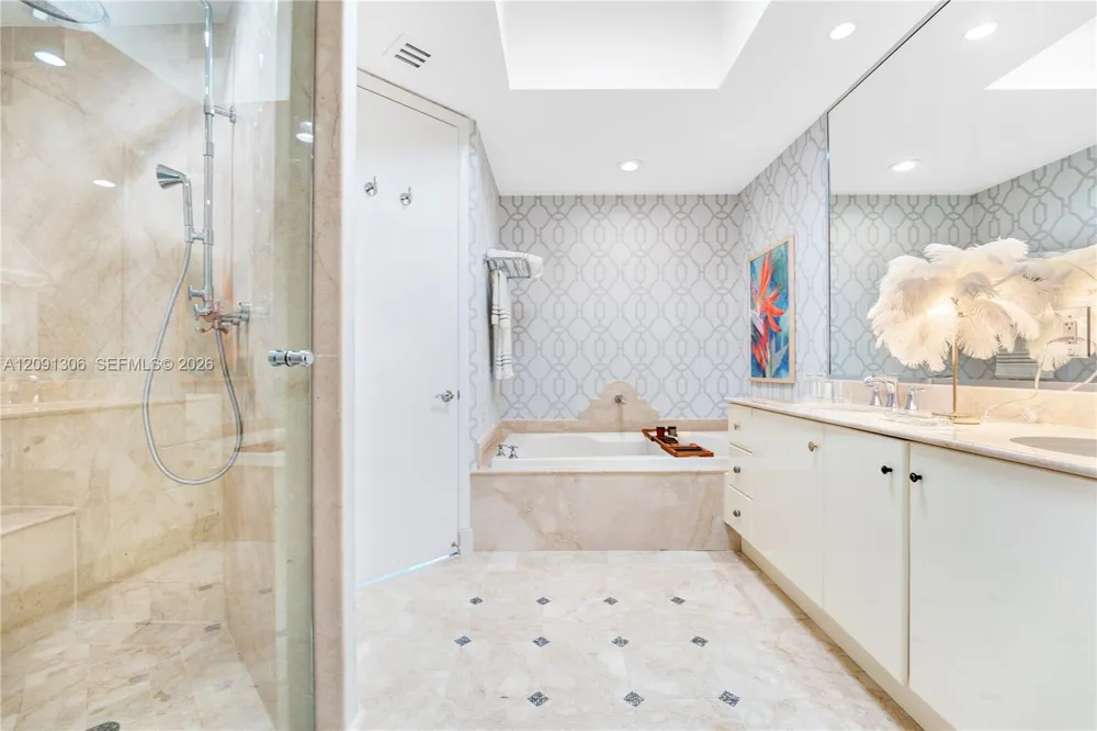 100 S Pointe Dr #2403 Miami Beach, FL 33139