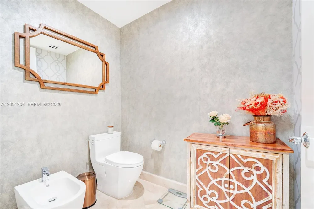 100 S Pointe Dr #2403 Miami Beach, FL 33139