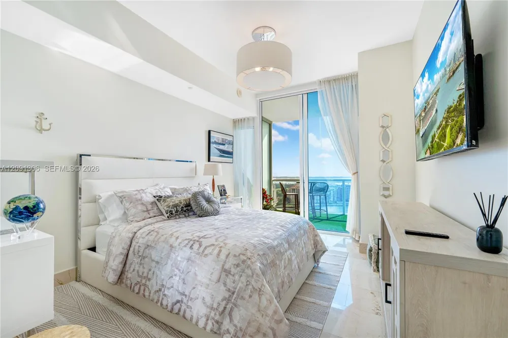100 S Pointe Dr #2403 Miami Beach, FL 33139