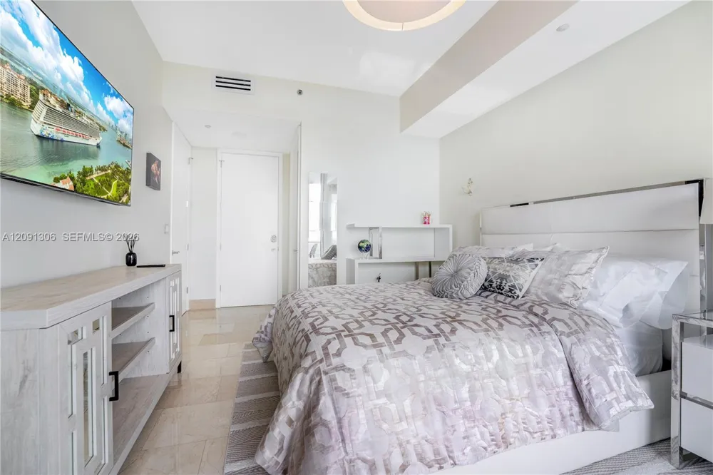 100 S Pointe Dr #2403 Miami Beach, FL 33139