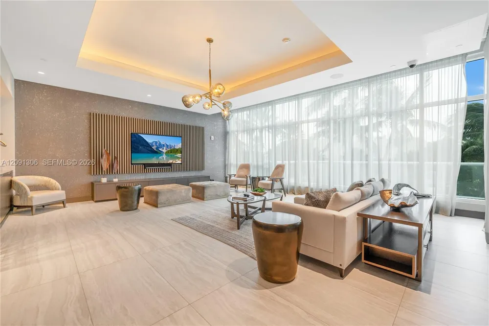 100 S Pointe Dr #2403 Miami Beach, FL 33139