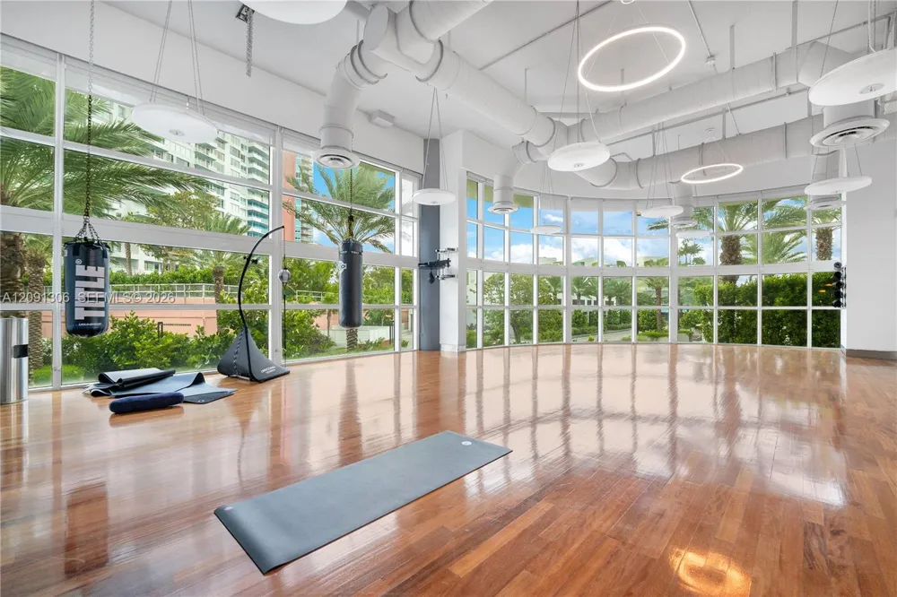 100 S Pointe Dr #2403 Miami Beach, FL 33139