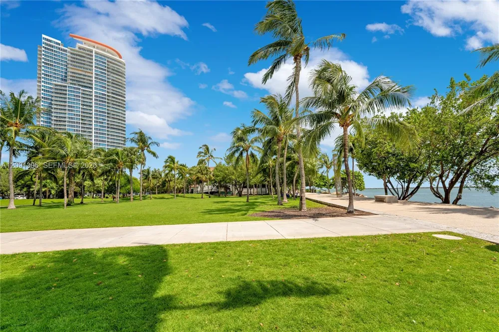 100 S Pointe Dr #2403 Miami Beach, FL 33139