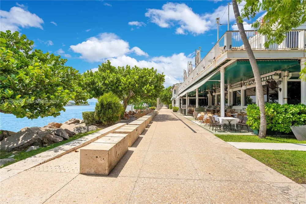 100 S Pointe Dr #2403 Miami Beach, FL 33139
