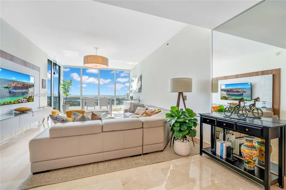 100 S Pointe Dr #2403 Miami Beach, FL 33139