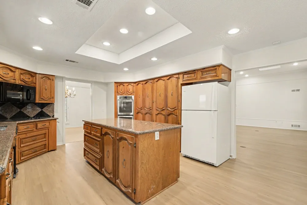 9632 Robin Meadow Drive Dallas, TX 75243
