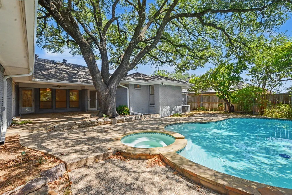 9632 Robin Meadow Drive Dallas, TX 75243
