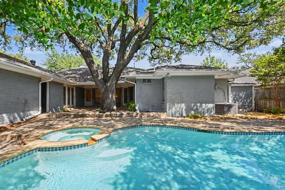 9632 Robin Meadow Drive Dallas, TX 75243