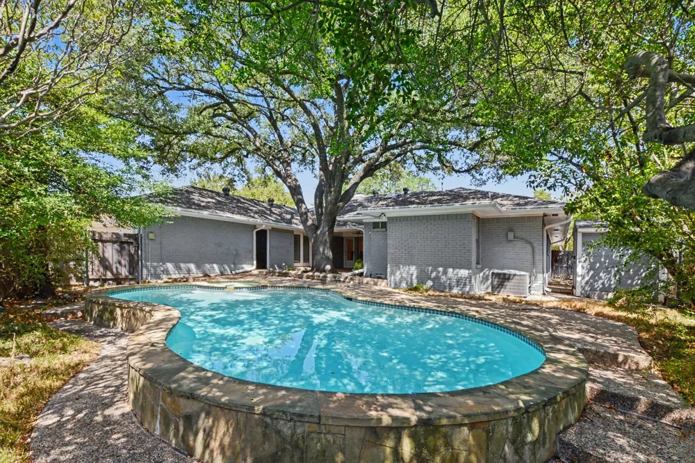 9632 Robin Meadow Drive Dallas, TX 75243