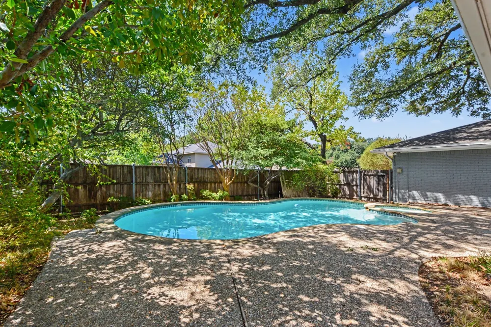 9632 Robin Meadow Drive Dallas, TX 75243