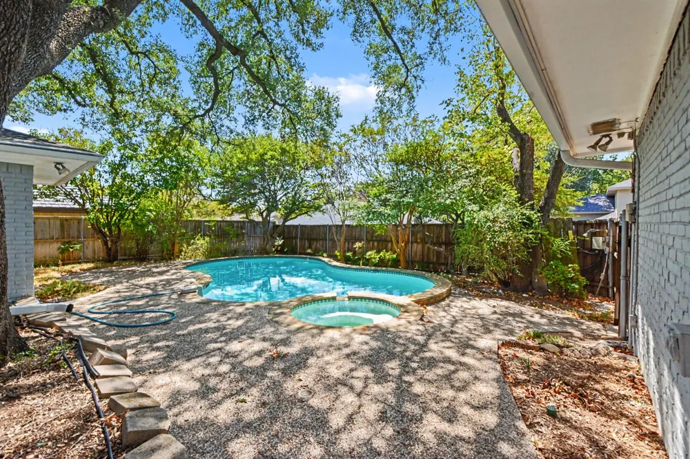 9632 Robin Meadow Drive Dallas, TX 75243