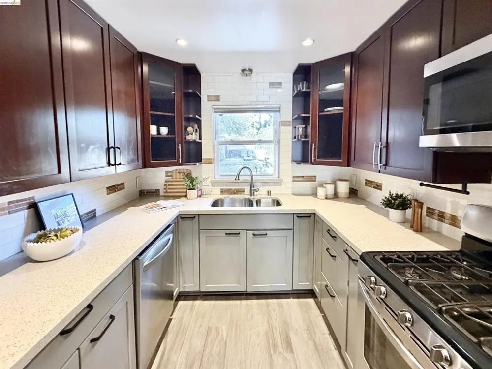 2521 24Th Ave Oakland, CA 94601