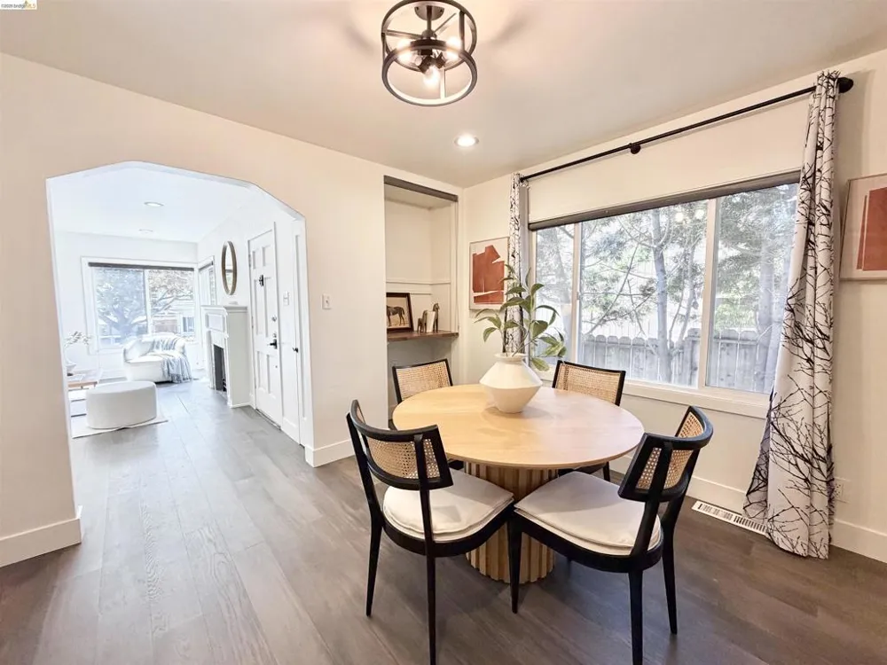 2521 24Th Ave Oakland, CA 94601