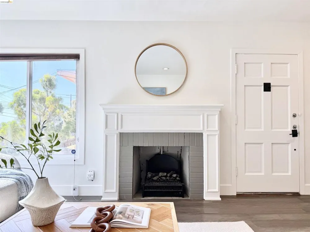 2521 24Th Ave Oakland, CA 94601