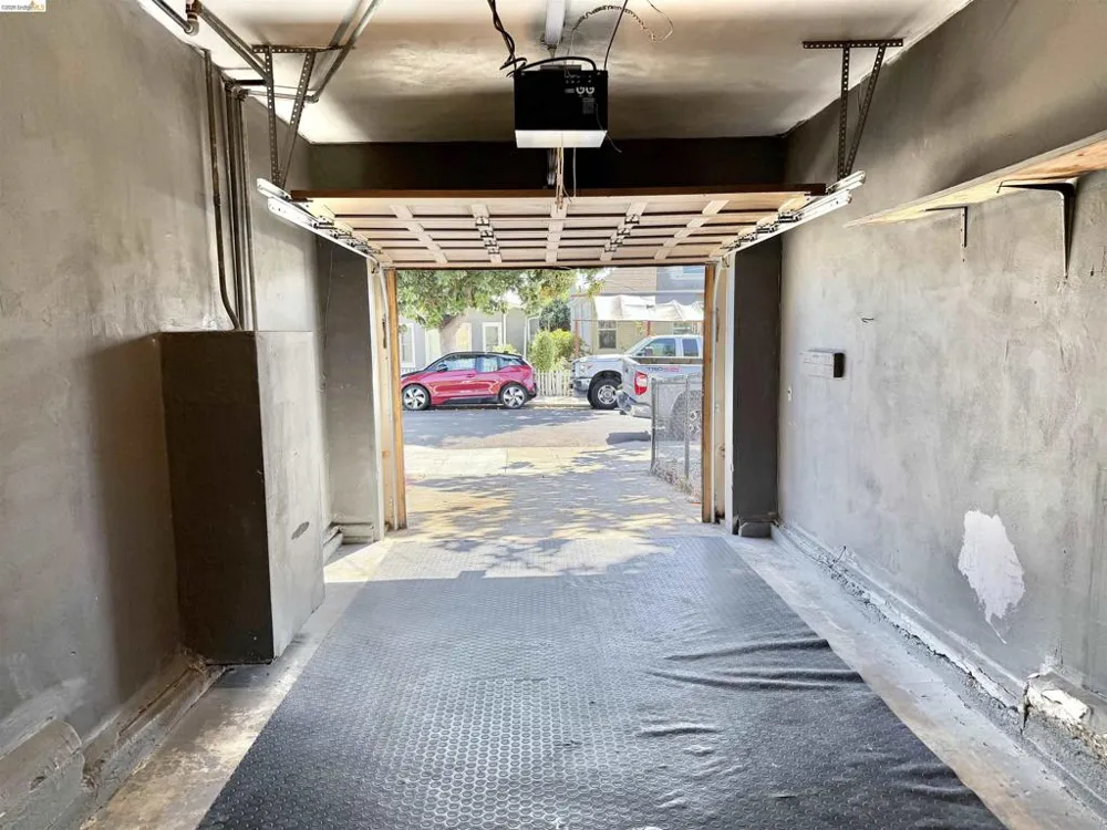 2521 24Th Ave Oakland, CA 94601