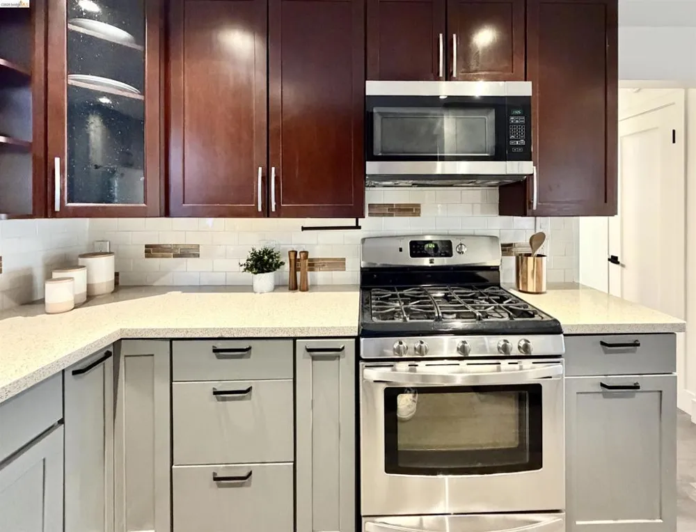 2521 24Th Ave Oakland, CA 94601