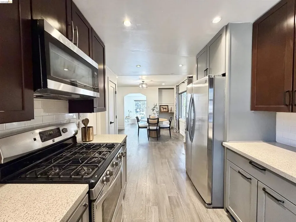 2521 24Th Ave Oakland, CA 94601