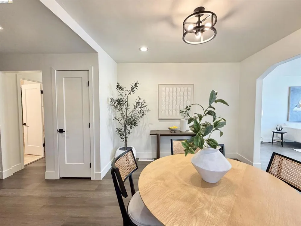 2521 24Th Ave Oakland, CA 94601