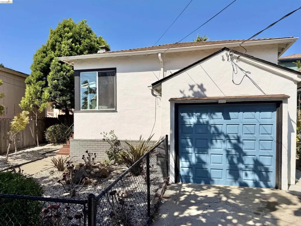 2521 24Th Ave Oakland, CA 94601