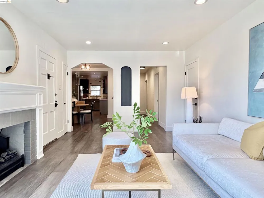 2521 24Th Ave Oakland, CA 94601