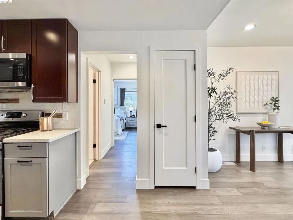 2521 24Th Ave Oakland, CA 94601