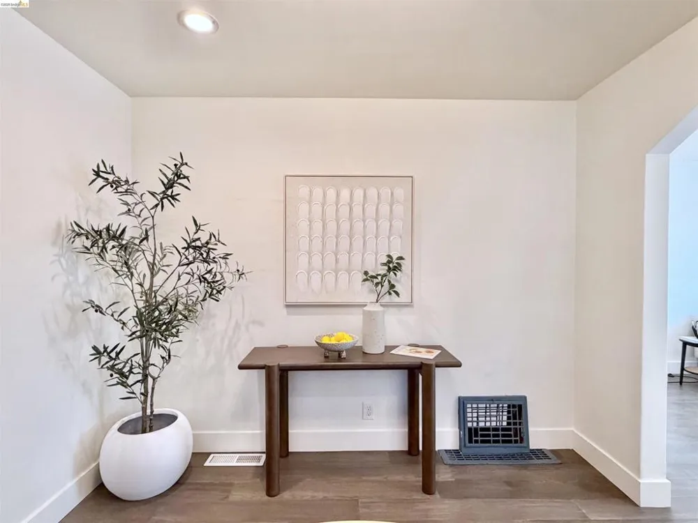 2521 24Th Ave Oakland, CA 94601