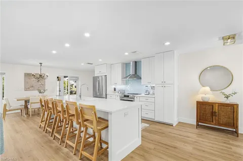 8 Palmview Boulevard