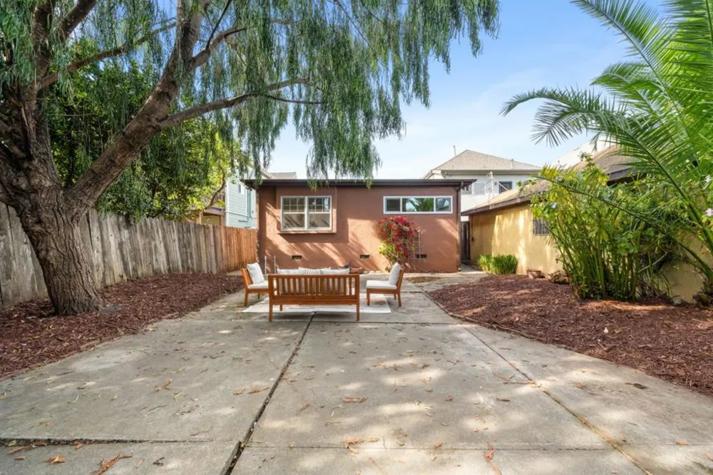 1057 47th Street Emeryville, CA 94608