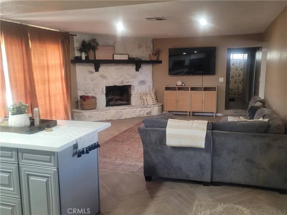 20061 Seneca Apple Valley, CA 92307