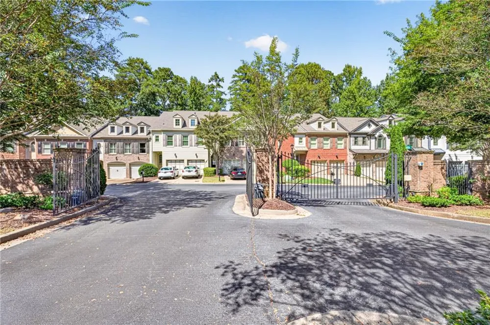 2640 Long Pointe Roswell, GA 30076