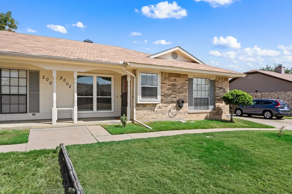 3002 Clover Lane Euless, TX 76039