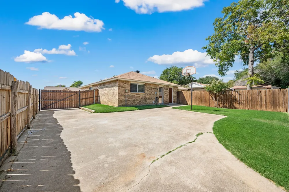 3002 Clover Lane Euless, TX 76039