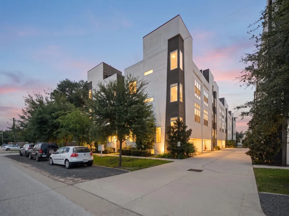 1156 W 19th Street Houston, TX 77008