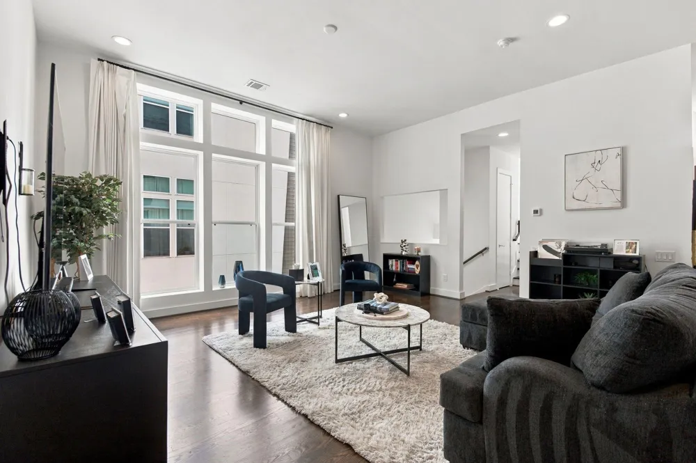 1156 W 19th Street Houston, TX 77008