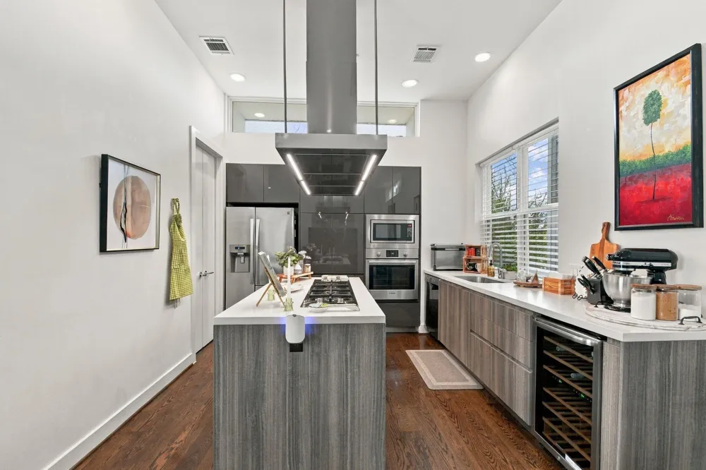 1156 W 19th Street Houston, TX 77008