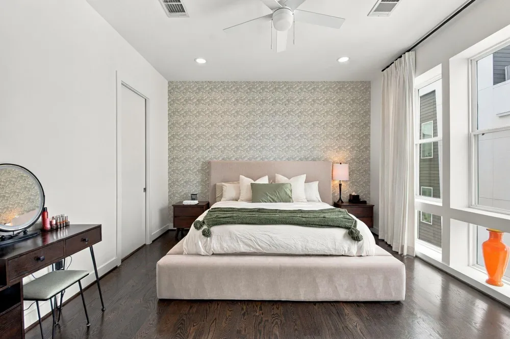 1156 W 19th Street Houston, TX 77008