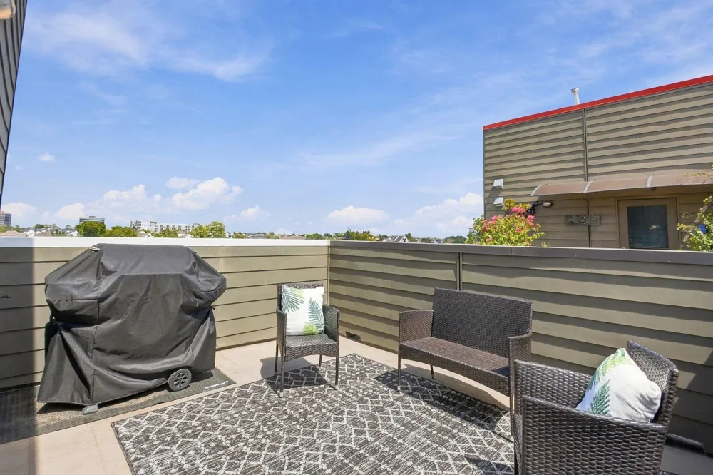 1156 W 19th Street Houston, TX 77008