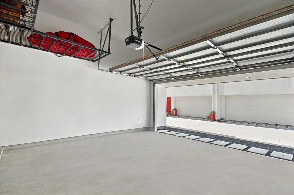 1156 W 19th Street Houston, TX 77008