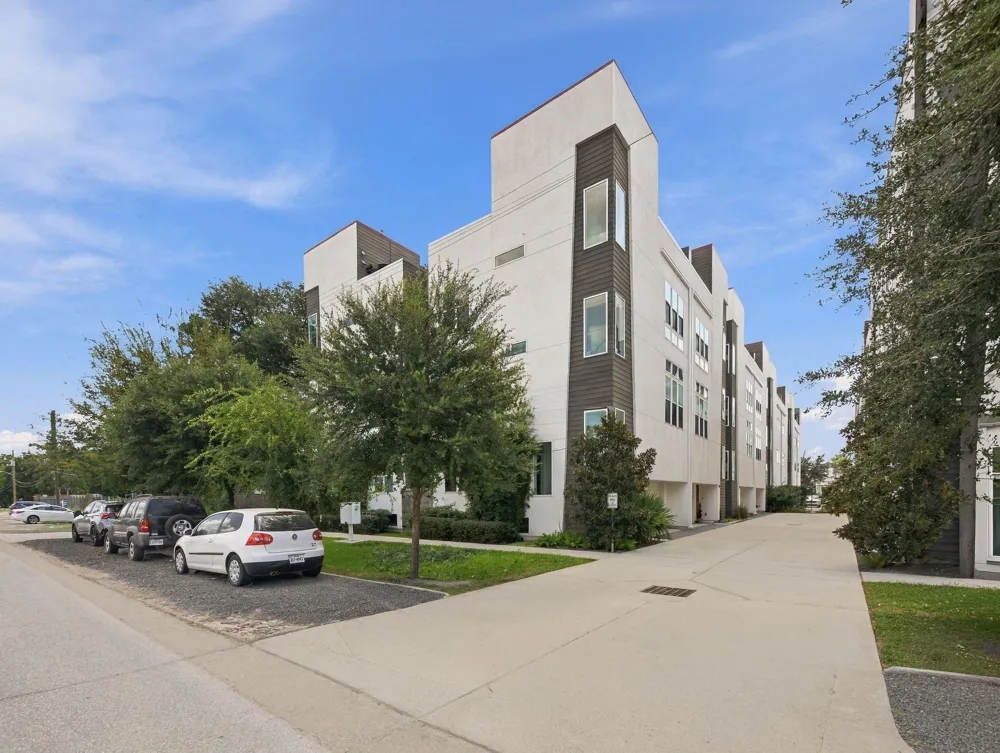1156 W 19th Street Houston, TX 77008