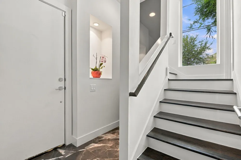 1156 W 19th Street Houston, TX 77008
